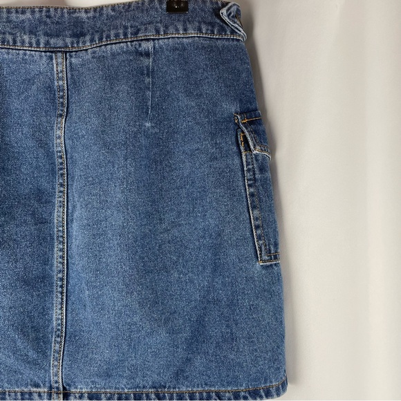 Forever 21 Medium Wash Denim Zip Up Mini Skirt Size Medium - Picture 9 of 13
